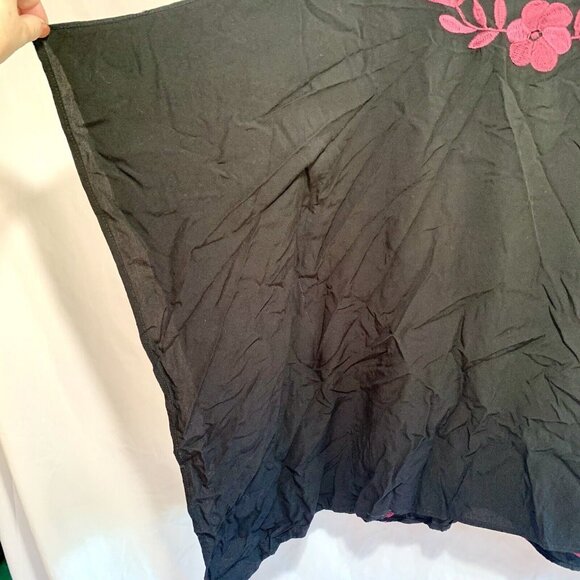 LAYERZ CLOTHING Floral Embroidered Relaxed Fit Poncho in Black Maroon SZ M - Picture 5 of 7
